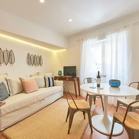 Belem Light Filled Apartment, By Timecooler Apartment
