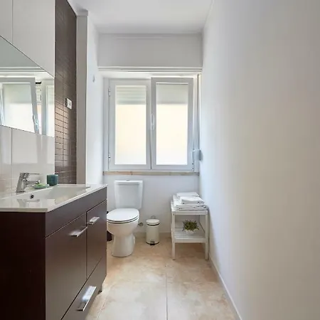 Belem Light Filled Apartment, By Timecooler Apartment