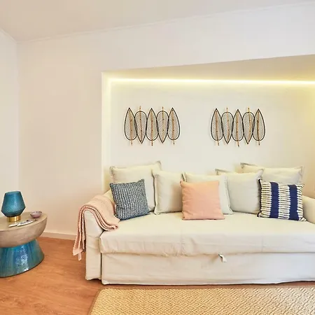 Belem Light Filled Apartment, By Timecooler