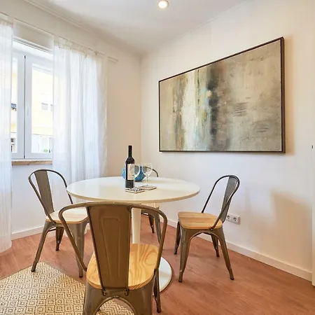 Belem Light Filled Apartment, By Timecooler