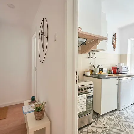 Belem Light Filled Apartment, By Timecooler דירה *