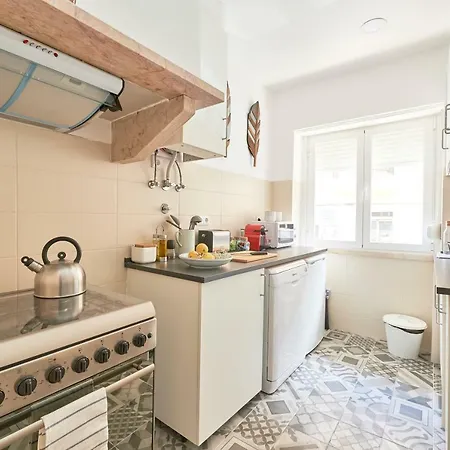 Belem Light Filled Apartment, By Timecooler * ליסבון