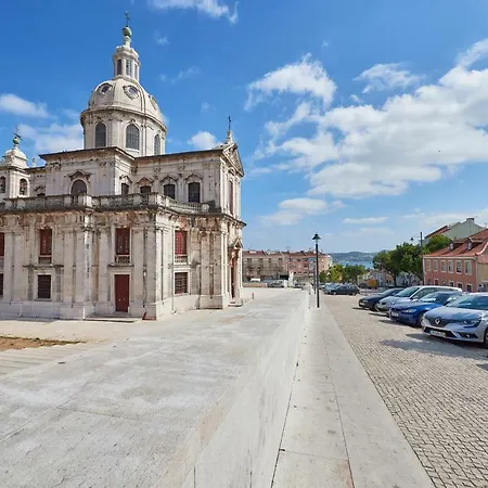 Belem Light Filled Apartment, By Timecooler * ליסבון